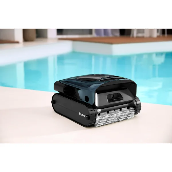 Beatbot AquaSense 2 Pro robotski čistač bazena postavljen uz bazen